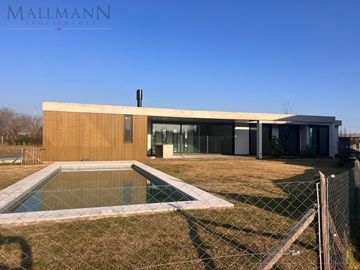 Venta Casa 4 Dormitorios A Estrenar en Altos de Campo Grande