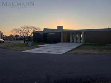 Venta Casa 4 Dormitorios A Estrenar en Altos de Campo Grande