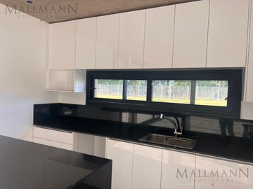 Venta Casa 4 Dormitorios A Estrenar en Altos de Campo Grande