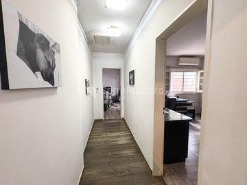 Venta casa 3 ambientes con garaje en Haedo.