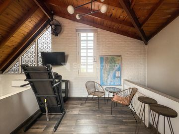Venta casa 3 ambientes con garaje en Haedo.