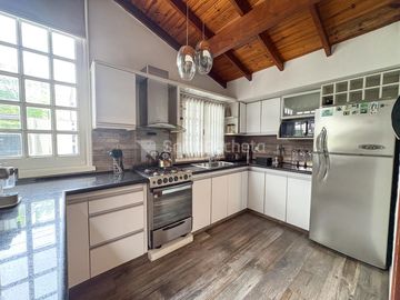 Venta casa 3 ambientes con garaje en Haedo.