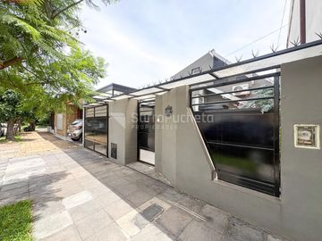 Venta casa 3 ambientes con garaje en Haedo.