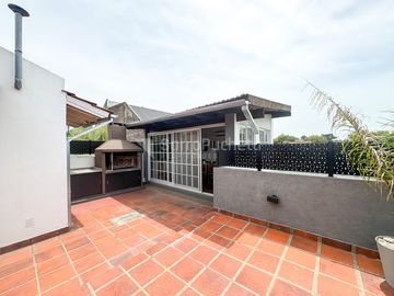 Venta casa 3 ambientes con garaje en Haedo.
