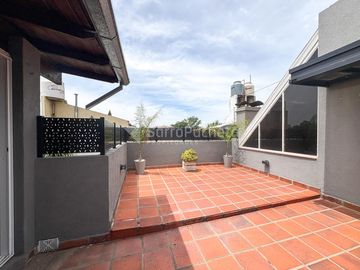 Venta casa 3 ambientes con garaje en Haedo.