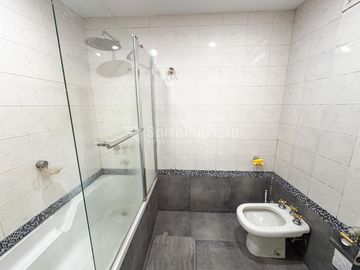 Venta casa 3 ambientes con garaje en Haedo.