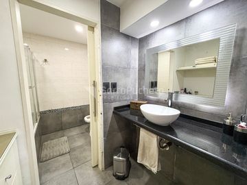 Venta casa 3 ambientes con garaje en Haedo.
