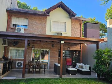 Venta Casa 3 dormitorios y escritorio con jardin en Martinez