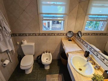 Venta Casa 3 dormitorios y escritorio con jardin en Martinez
