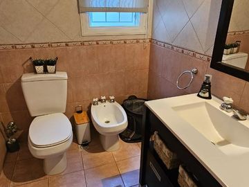 Venta Casa 3 dormitorios y escritorio con jardin en Martinez
