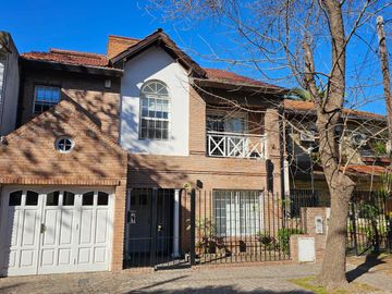 Venta Casa 3 dormitorios y escritorio con jardin en Martinez