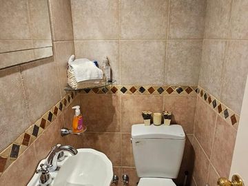 Venta Casa 3 dormitorios y escritorio con jardin en Martinez