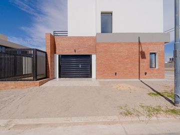 Duplex- Rincones de Manantiales - Calefaccion Central - Doble vidrio