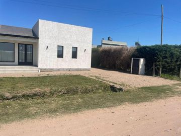 Casa en venta - 3 Dormitorios 2 Baños - Cochera - 160mts2 - San Miguel del Monte