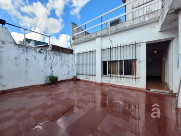 Casa en Villa Ballester - Venta - Cuatro Ambientes.