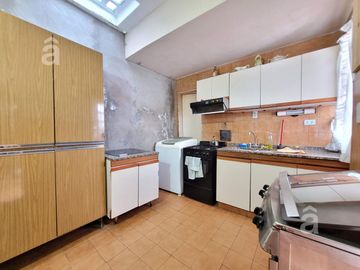 Casa en Villa Ballester - Venta - Cuatro Ambientes.