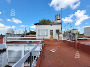 Casa en Villa Ballester - Venta - Cuatro Ambientes.