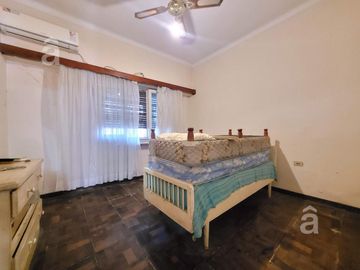 Casa en Villa Ballester - Venta - Cuatro Ambientes.