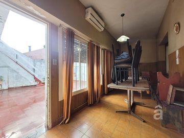 Casa en Villa Ballester - Venta - Cuatro Ambientes.