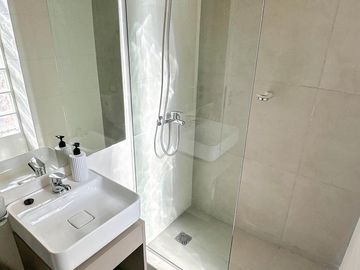 Posesión inmediata.  A Estrenar en Nueva Córdoba.