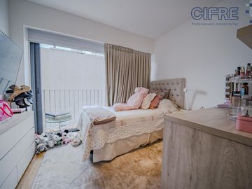 Espectacular semipiso de 4 ambientes, 3 cocheras, al frente  balcón aterrazado TORRE AZCUY