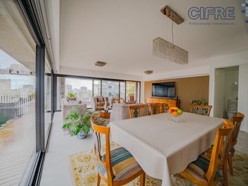 Espectacular semipiso de 4 ambientes, 3 cocheras, al frente  balcón aterrazado TORRE AZCUY