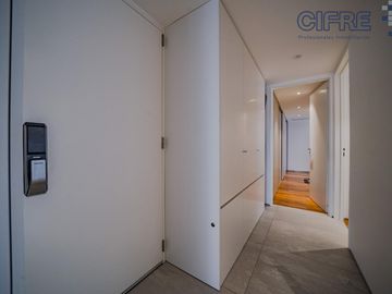 Espectacular semipiso de 4 ambientes, 3 cocheras, al frente  balcón aterrazado TORRE AZCUY