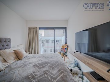 Espectacular semipiso de 4 ambientes, 3 cocheras, al frente  balcón aterrazado TORRE AZCUY