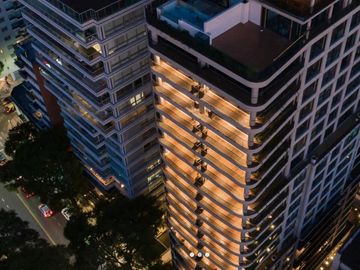 Espectacular semipiso de 4 ambientes, 3 cocheras, al frente  balcón aterrazado TORRE AZCUY