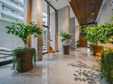 Espectacular semipiso de 4 ambientes, 3 cocheras, al frente  balcón aterrazado TORRE AZCUY