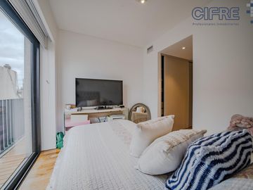Espectacular semipiso de 4 ambientes, 3 cocheras, al frente  balcón aterrazado TORRE AZCUY