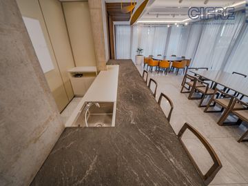 Espectacular semipiso de 4 ambientes, 3 cocheras, al frente  balcón aterrazado TORRE AZCUY