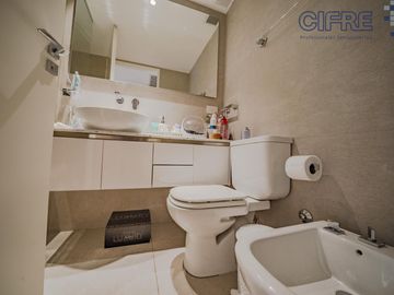 Espectacular semipiso de 4 ambientes, 3 cocheras, al frente  balcón aterrazado TORRE AZCUY