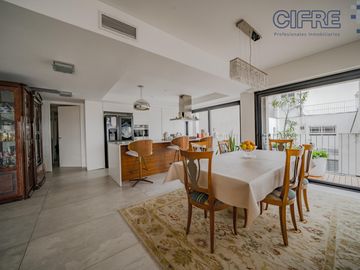 Espectacular semipiso de 4 ambientes, 3 cocheras, al frente  balcón aterrazado TORRE AZCUY