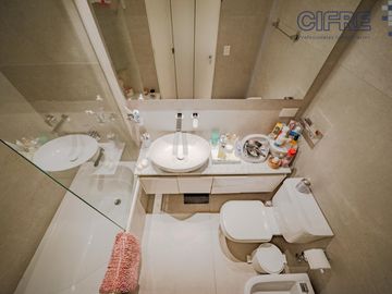 Espectacular semipiso de 4 ambientes, 3 cocheras, al frente  balcón aterrazado TORRE AZCUY