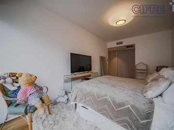 Espectacular semipiso de 4 ambientes, 3 cocheras, al frente  balcón aterrazado TORRE AZCUY