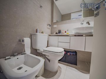 Espectacular semipiso de 4 ambientes, 3 cocheras, al frente  balcón aterrazado TORRE AZCUY