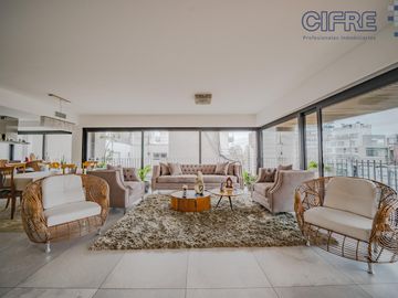 Espectacular semipiso de 4 ambientes, 3 cocheras, al frente  balcón aterrazado TORRE AZCUY