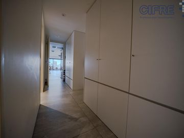 Espectacular semipiso de 4 ambientes, 3 cocheras, al frente  balcón aterrazado TORRE AZCUY