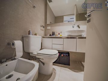 Espectacular semipiso de 4 ambientes, 3 cocheras, al frente  balcón aterrazado TORRE AZCUY