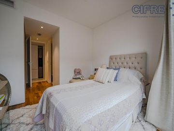 Espectacular semipiso de 4 ambientes, 3 cocheras, al frente  balcón aterrazado TORRE AZCUY