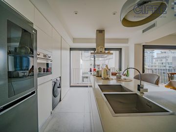 Espectacular semipiso de 4 ambientes, 3 cocheras, al frente  balcón aterrazado TORRE AZCUY