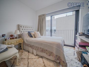 Espectacular semipiso de 4 ambientes, 3 cocheras, al frente  balcón aterrazado TORRE AZCUY
