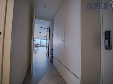 Espectacular semipiso de 4 ambientes, 3 cocheras, al frente  balcón aterrazado TORRE AZCUY