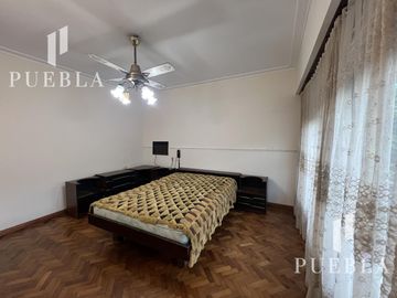 VENTA CASA 5 AMBIENTES EN  BANFIELD CON COCHERAS JARDIN Y QUINCHO