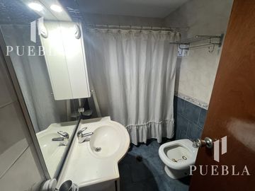 VENTA CASA 5 AMBIENTES EN  BANFIELD CON COCHERAS JARDIN Y QUINCHO