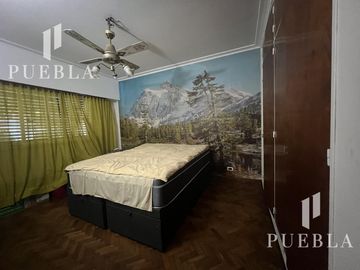 VENTA CASA 5 AMBIENTES EN  BANFIELD CON COCHERAS JARDIN Y QUINCHO