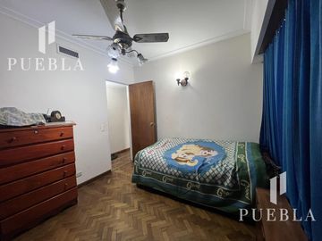 VENTA CASA 5 AMBIENTES EN  BANFIELD CON COCHERAS JARDIN Y QUINCHO