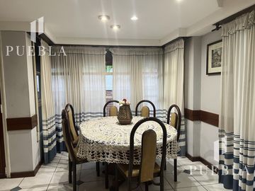 VENTA CASA 5 AMBIENTES EN  BANFIELD CON COCHERAS JARDIN Y QUINCHO