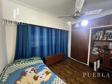VENTA CASA 5 AMBIENTES EN  BANFIELD CON COCHERAS JARDIN Y QUINCHO